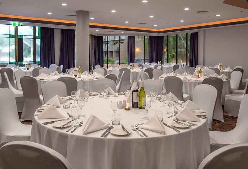 هتل Doubletree By Hilton Alice Springs