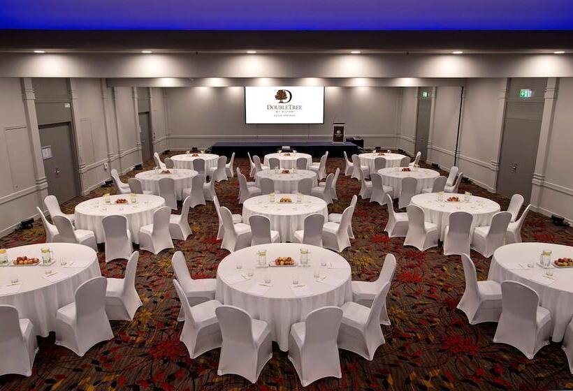 هتل Doubletree By Hilton Alice Springs