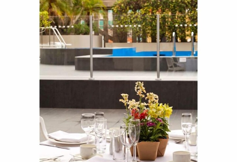 هتل Grand Chancellor Adelaide