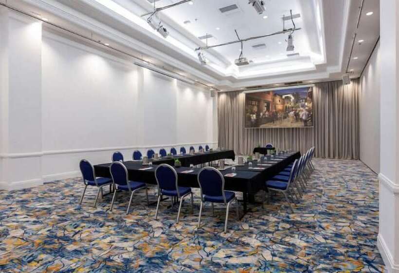 هتل Grand Chancellor Adelaide