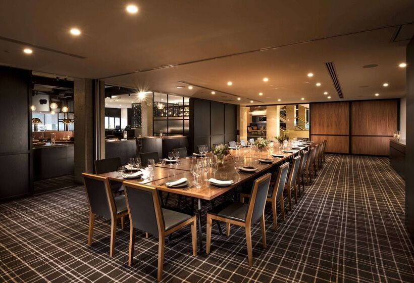 هتل Hilton Adelaide