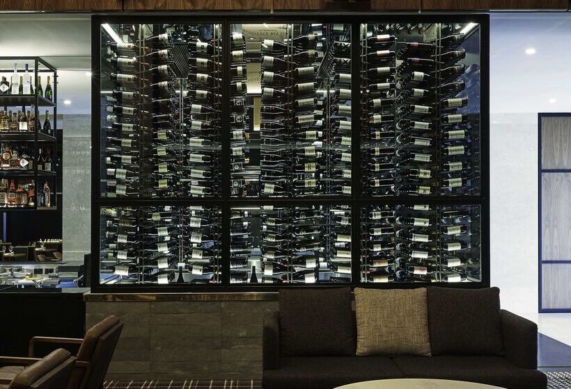 هتل Hilton Adelaide