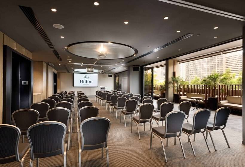 هتل Hilton Adelaide