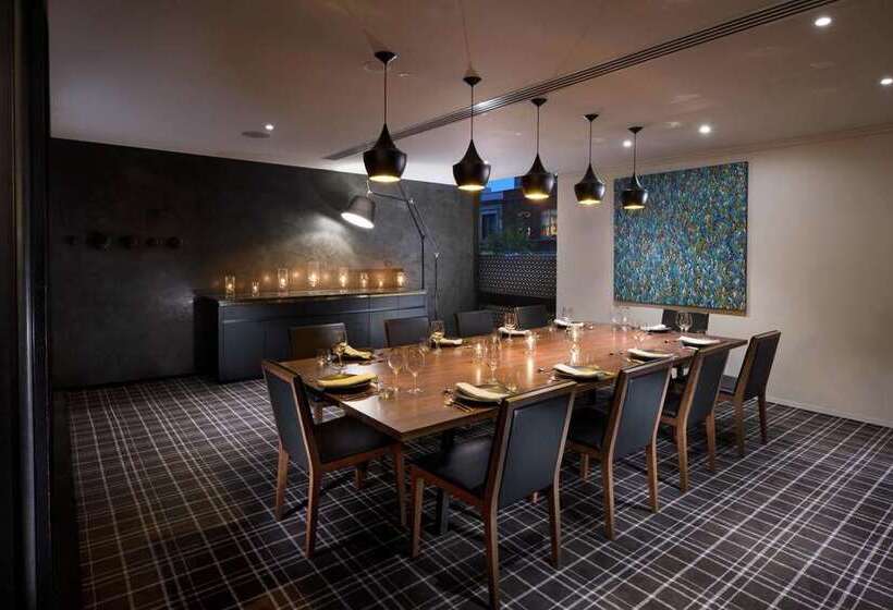 هتل Hilton Adelaide