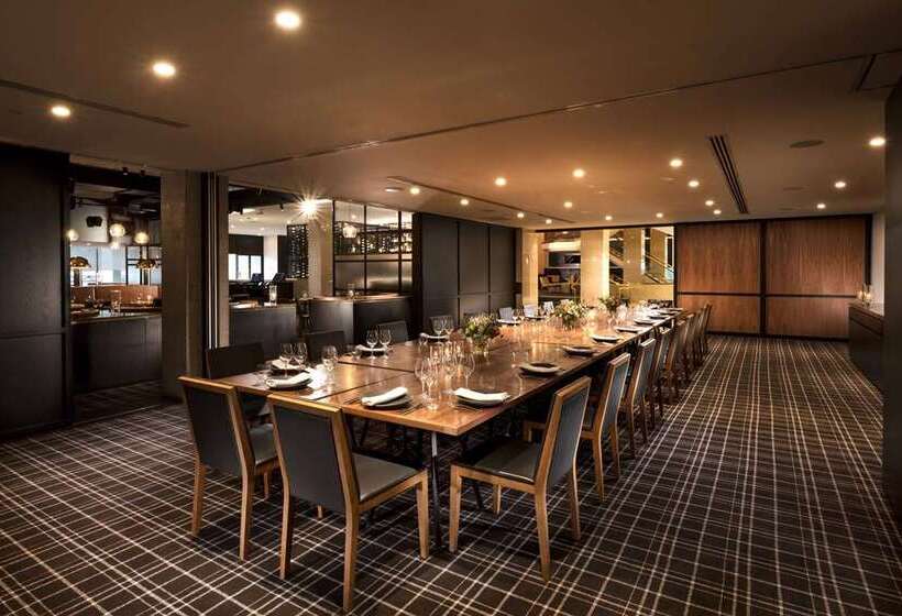 هتل Hilton Adelaide