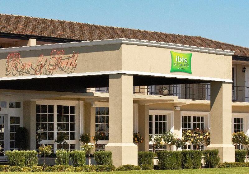 בית מלון כפרי Ibis Styles Albany