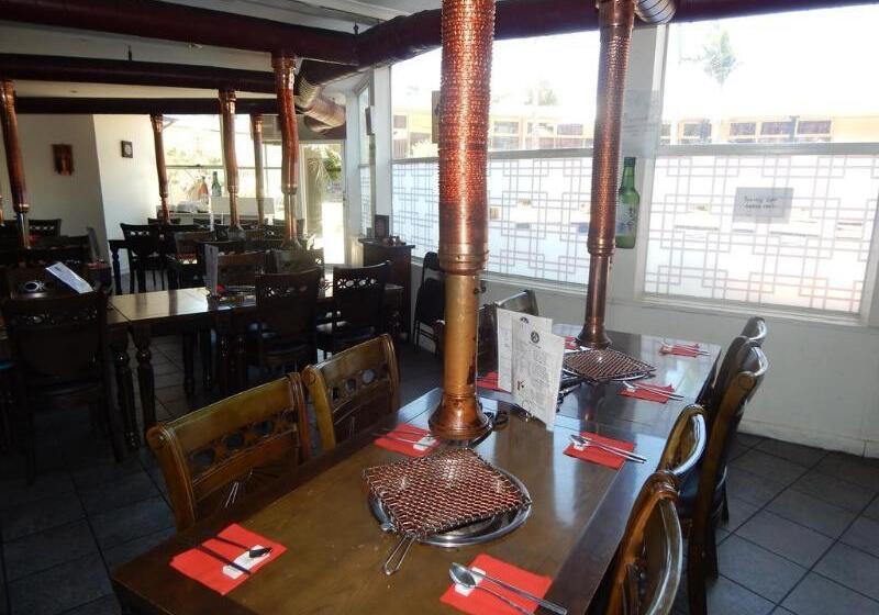 هتل Jacksons Motor Inn