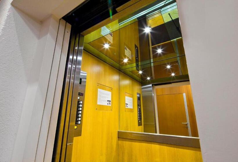 Отель Maximilian  Stadthaus Penz