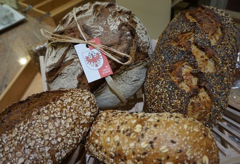 호텔 Neue Post I Self Check In