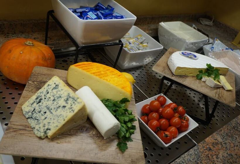 호텔 Neue Post I Self Check In