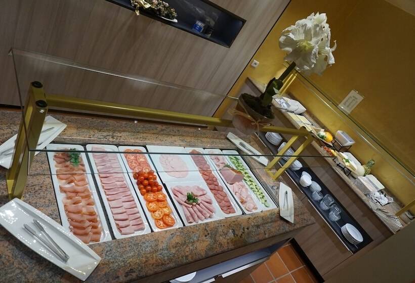 호텔 Neue Post I Self Check In