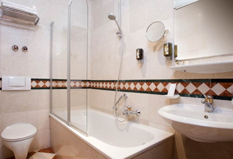 호텔 Neue Post I Self Check In