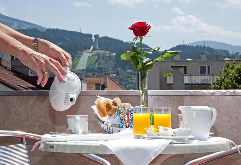 호텔 Neue Post I Self Check In