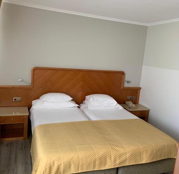 호텔 Neue Post I Self Check In