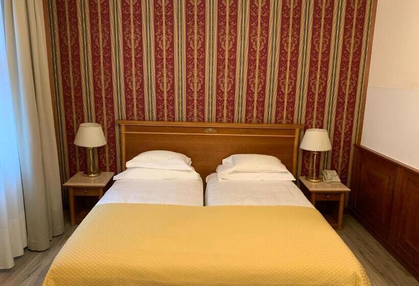 호텔 Neue Post I Self Check In