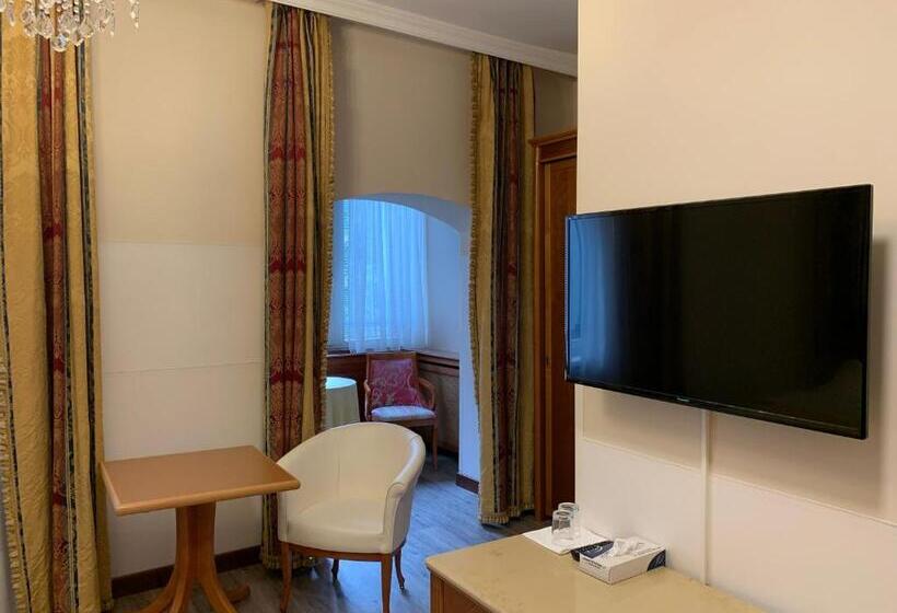 호텔 Neue Post I Self Check In