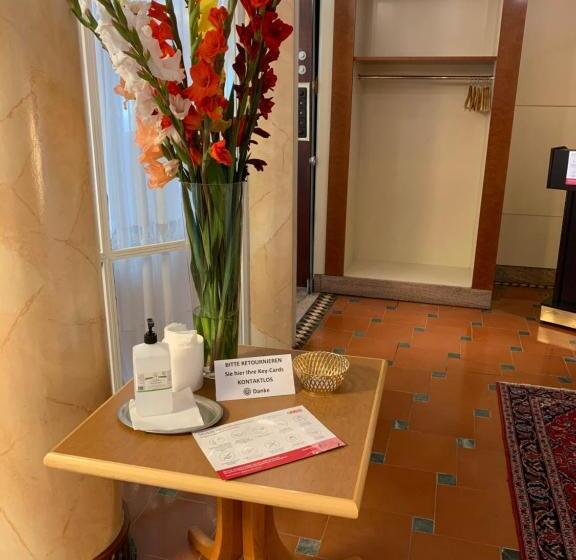 호텔 Neue Post I Self Check In