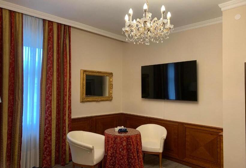 호텔 Neue Post I Self Check In