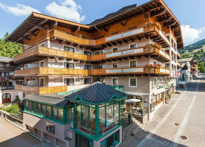 ホテル Neuhaus