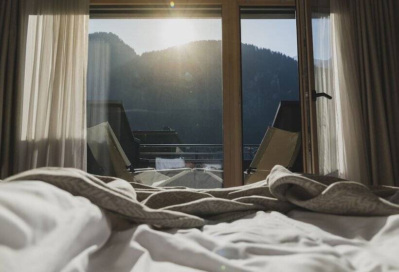 ホテル Neuhaus Zillertal Resort