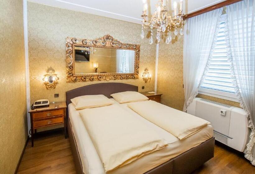 Отель Palais Porcia