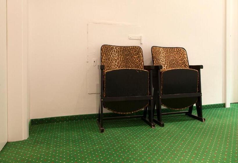 هتل Pension Stadthalle