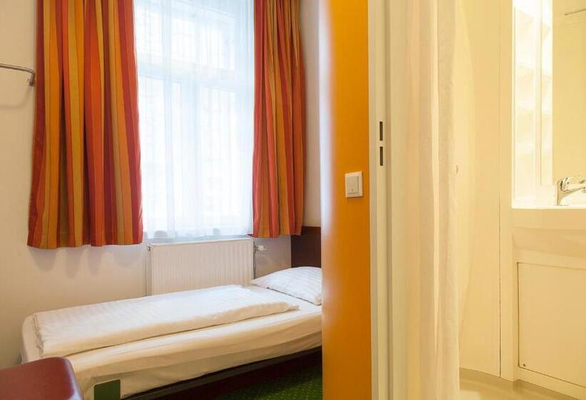 هتل Pension Stadthalle