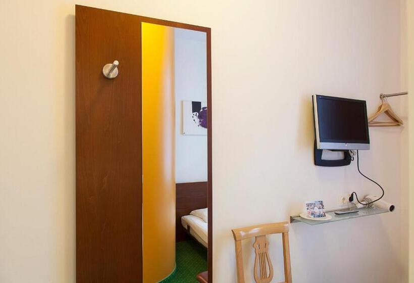 هتل Pension Stadthalle