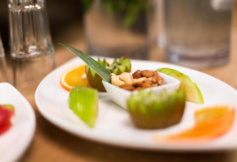 ホテル Robinson Alpenrose Zürs