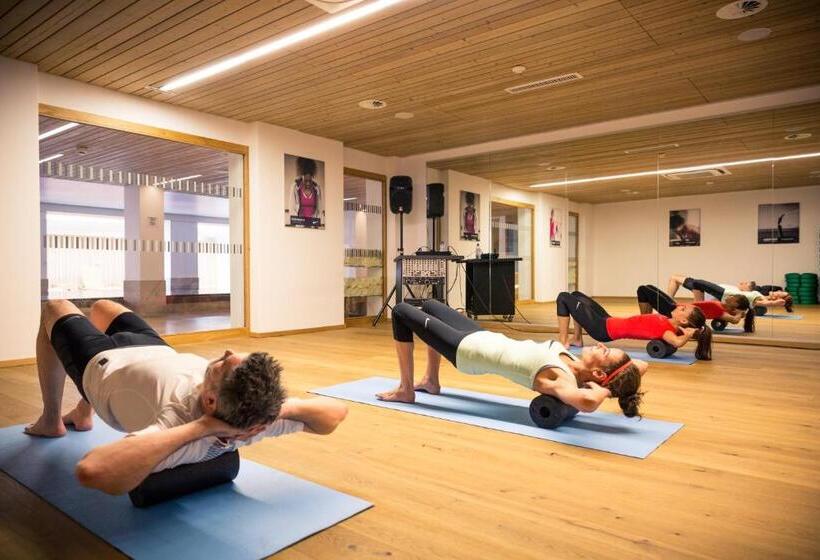 ホテル Robinson Alpenrose Zürs