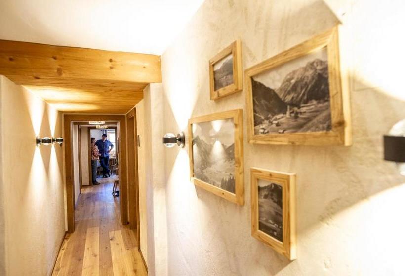 ホテル Der Kleinwalsertaler Rosenhof