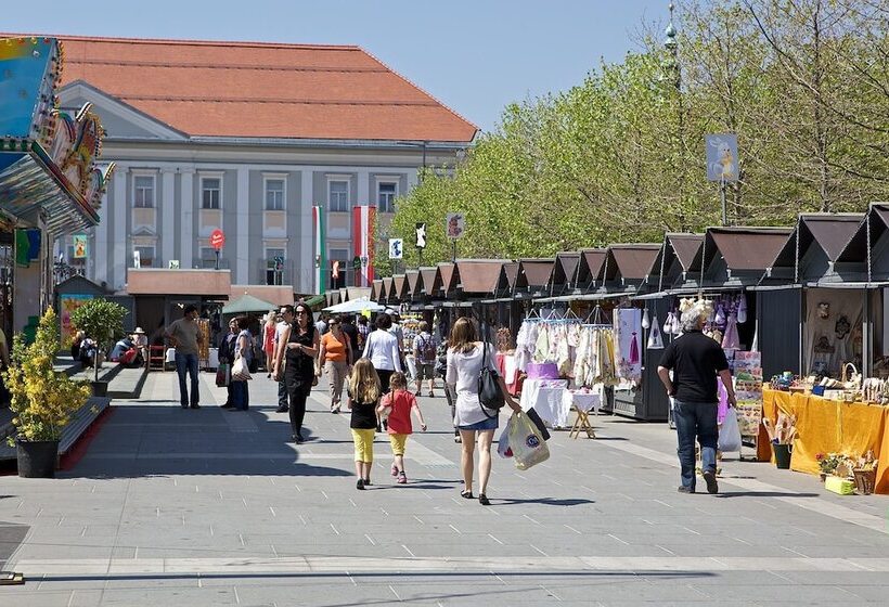 Отель Sandwirth