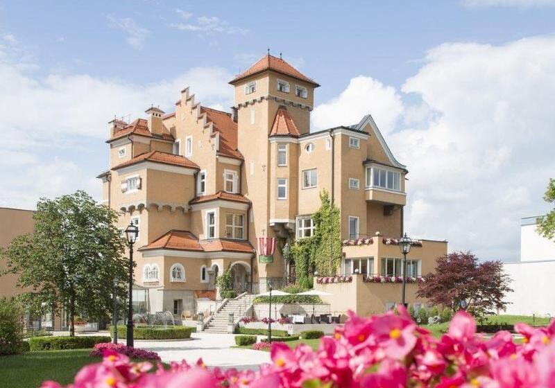 هتل Schloss Monchstein