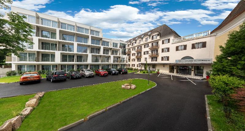 Отель Schloss Weikersdorf