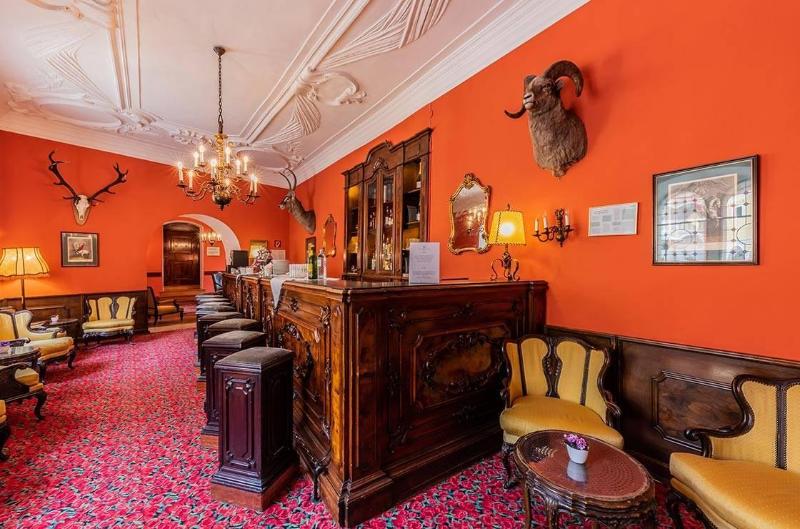 Отель Schloss Weikersdorf