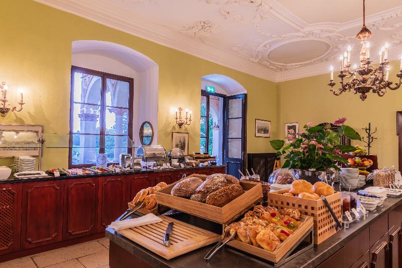 Отель Schloss Weikersdorf