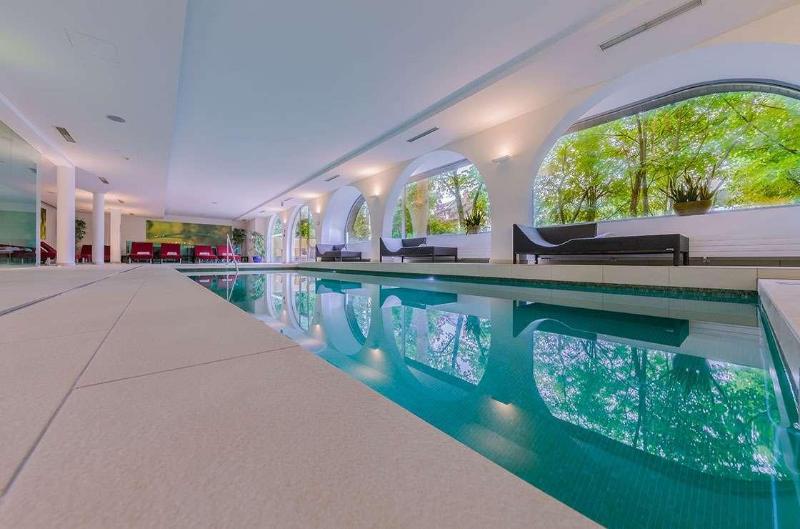 Отель Schloss Weikersdorf