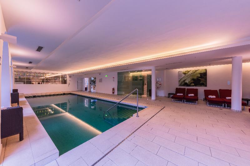 Отель Schloss Weikersdorf