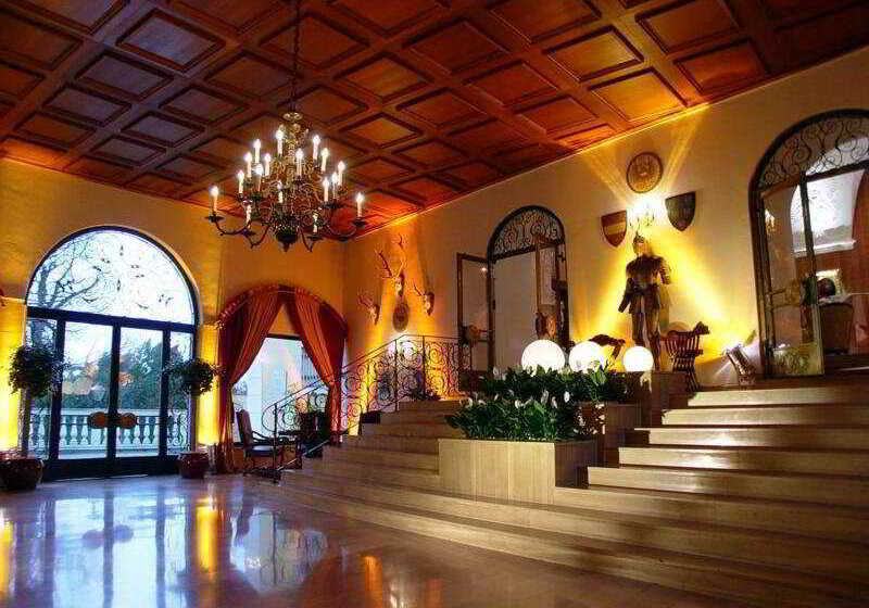 Отель Schloss Weikersdorf