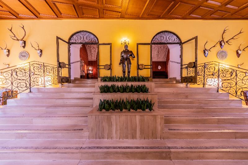 Отель Schloss Weikersdorf