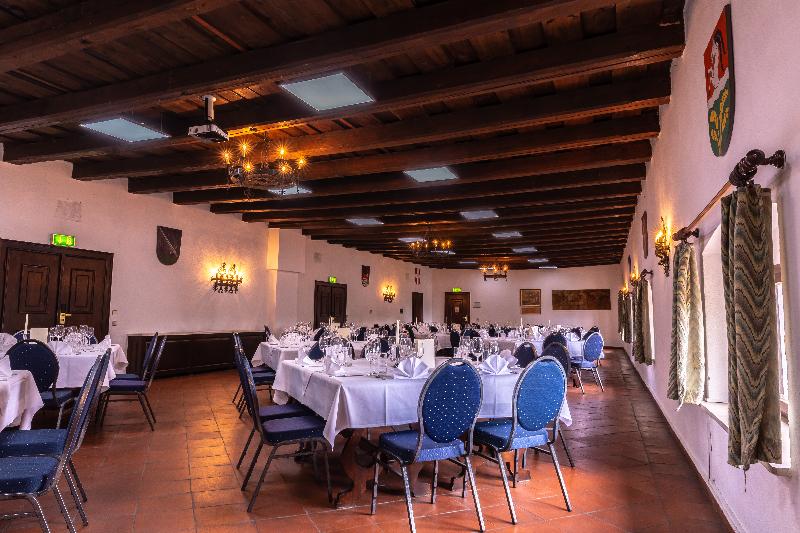 Отель Schloss Weikersdorf