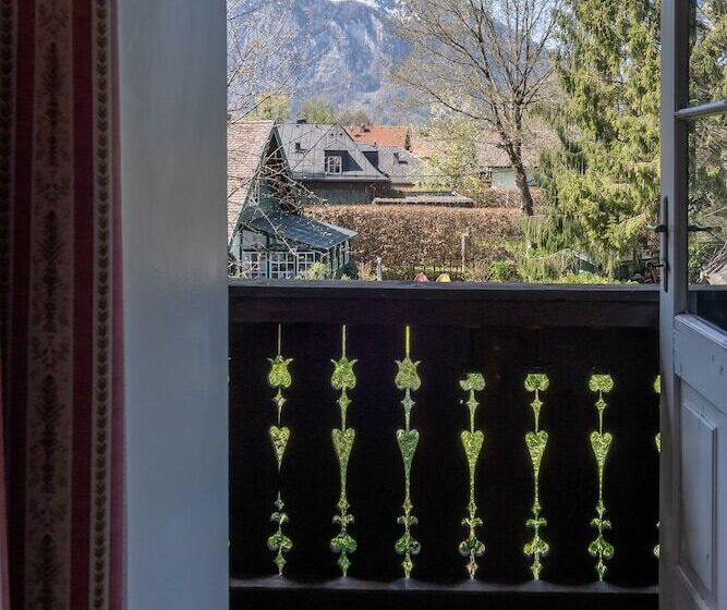 Der Schlosswirt Zu Anif   Biedermeierhotel Und Restaurant