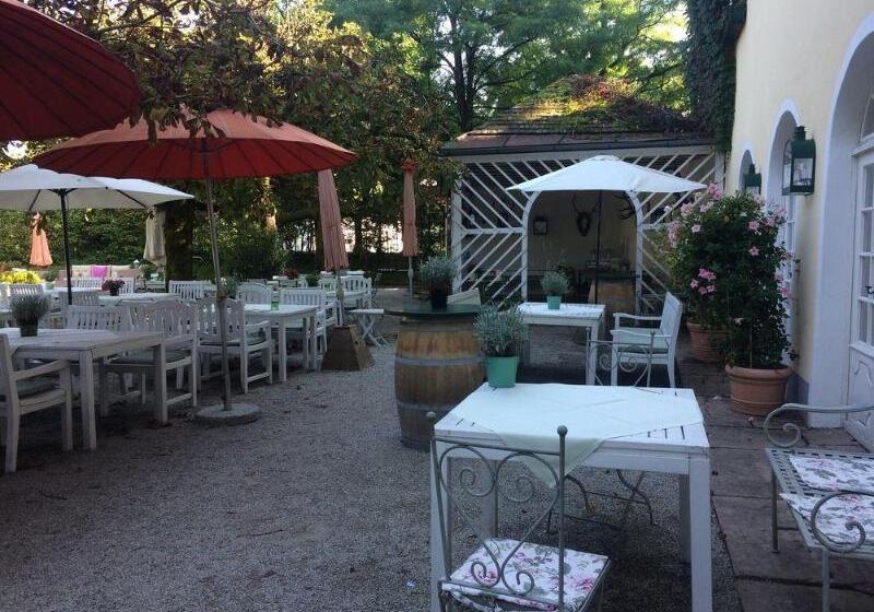 Der Schlosswirt Zu Anif   Biedermeierhotel Und Restaurant