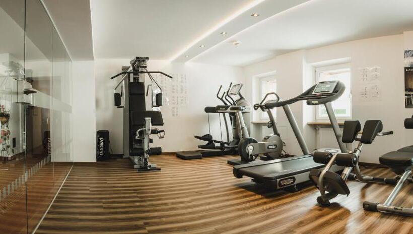 فندق Schwarzer Adler   Sport & Spa