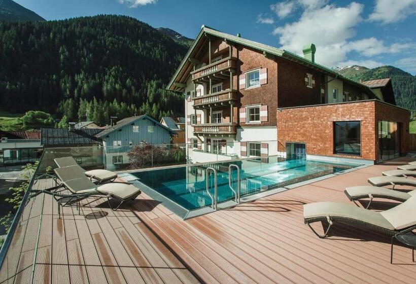 فندق Schwarzer Adler   Sport & Spa