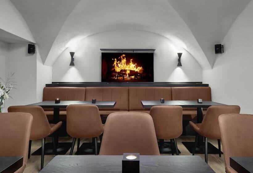 Отель Schwarzer Adler Innsbruck