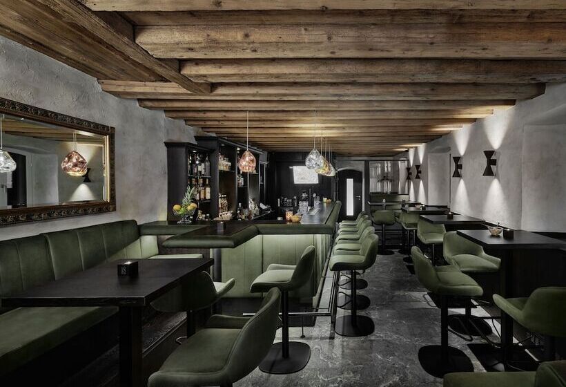 Отель Schwarzer Adler Innsbruck