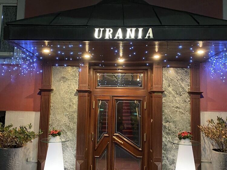 هتل Urania