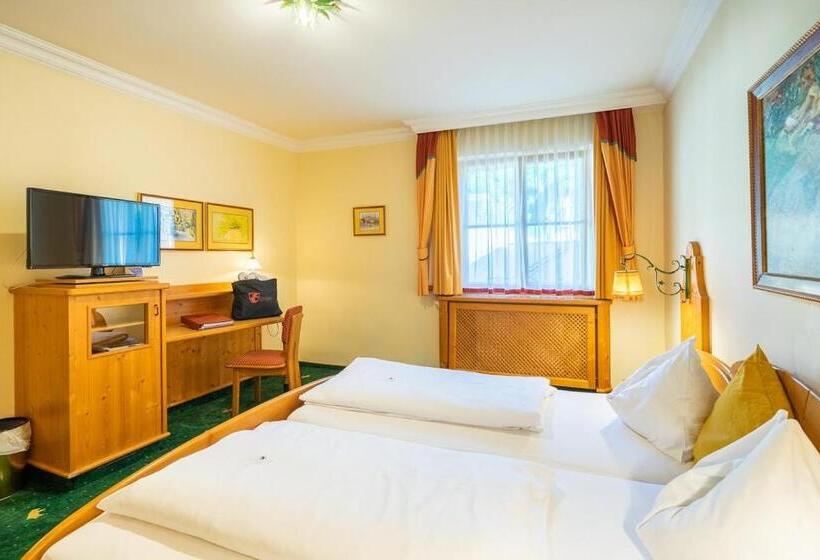 فندق Zum Schwarzen Bären