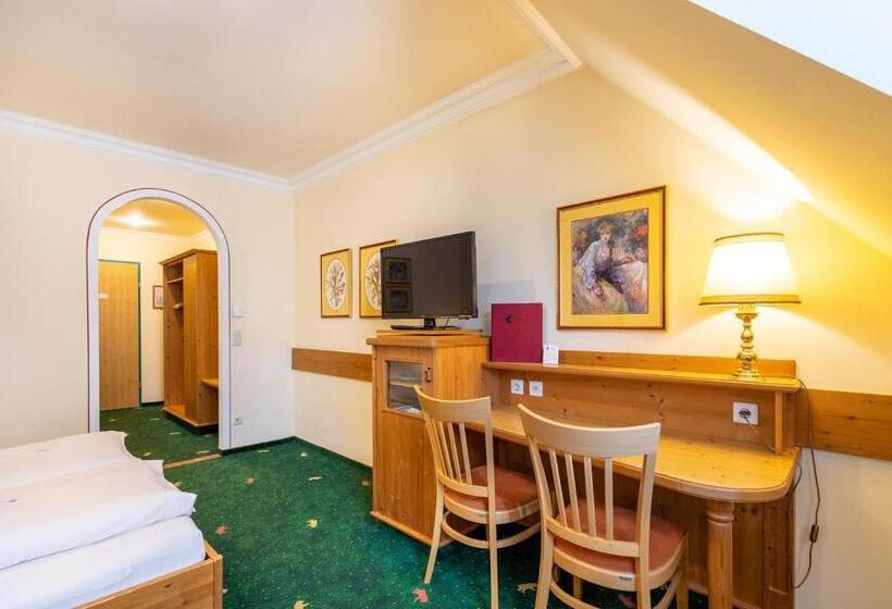 فندق Zum Schwarzen Bären